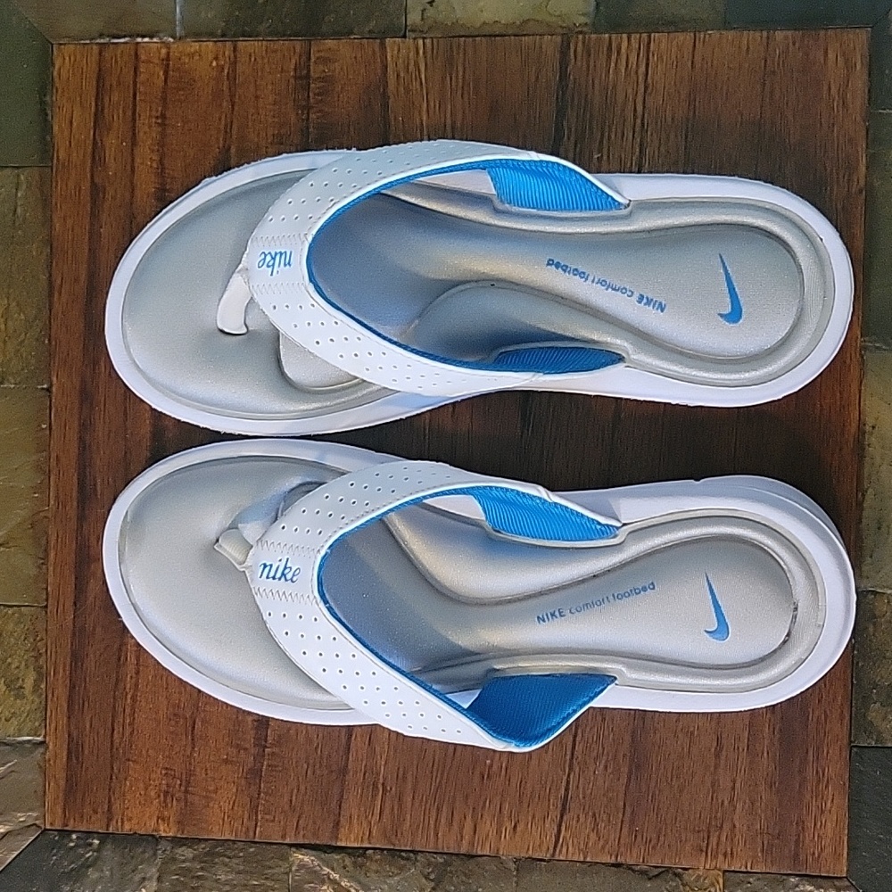 Nike flip flop sandals
